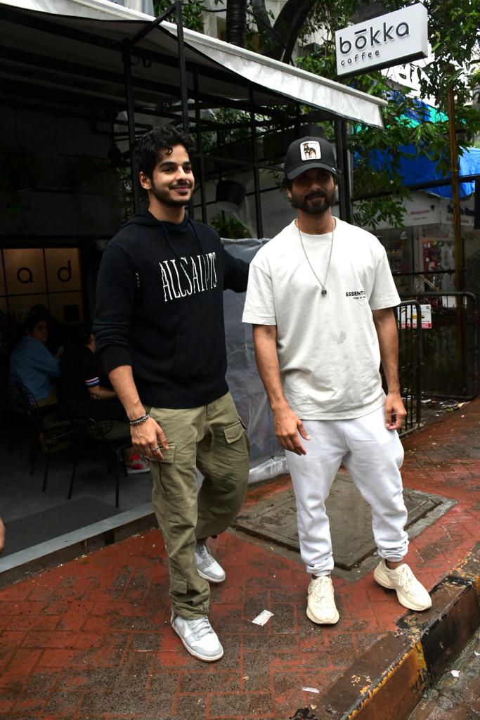 Shahid Kapoor and his 'mini me' brother, Ishaan Khattar were spotted outside a cafe